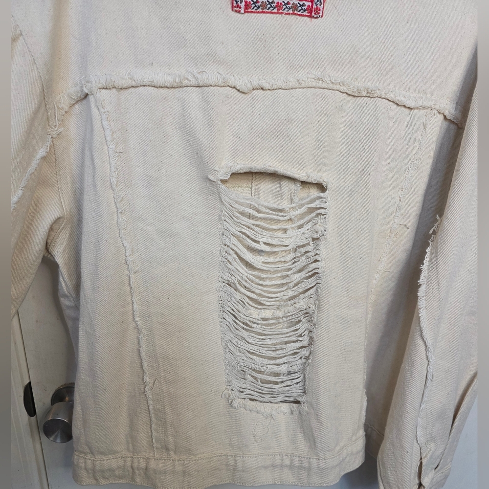POL Women's Distressed Cream Patchwork Denim Jacket Like New! - Picture 12 of 16